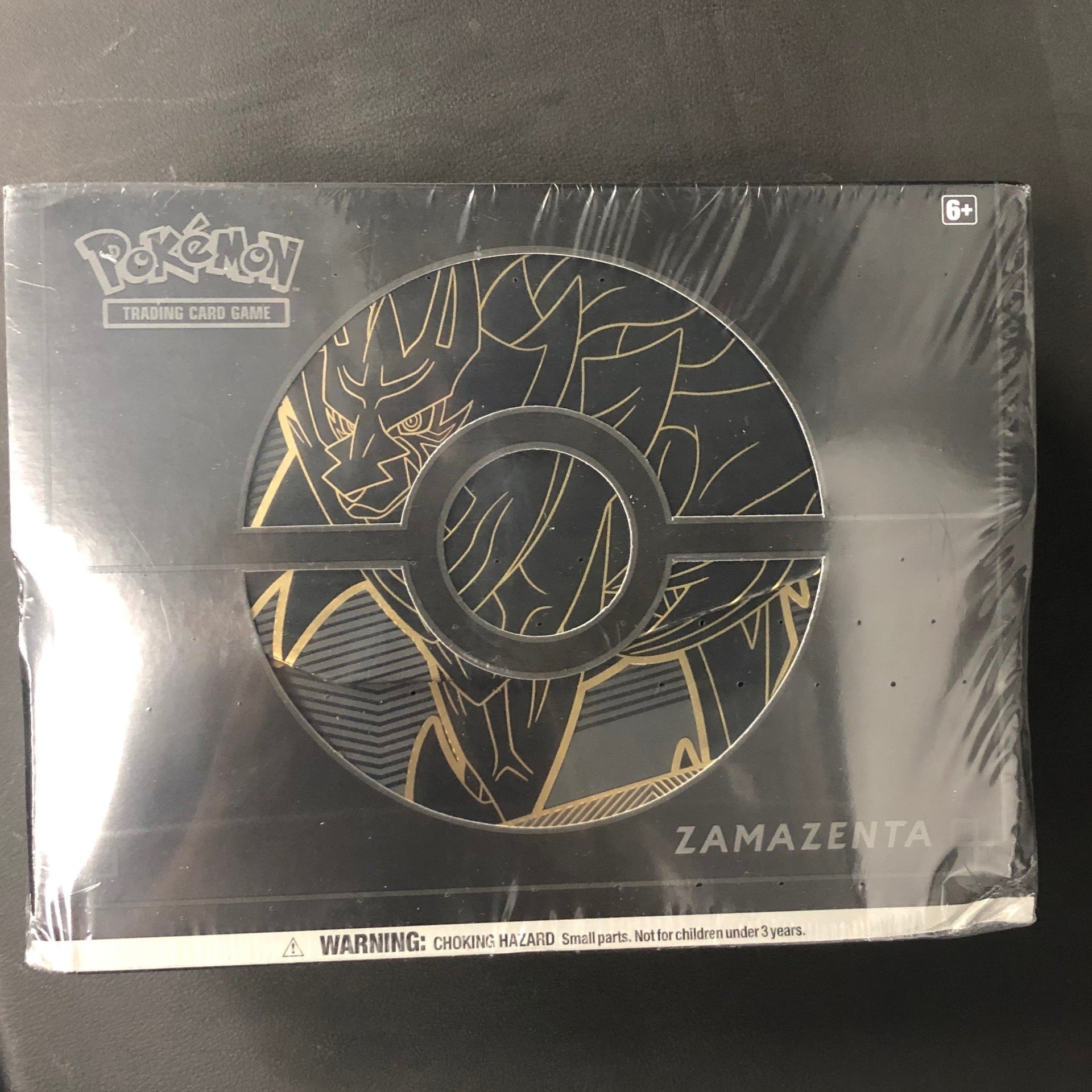 s680129065388134146_p1057_i2_w1920 Pokémon Zamazenta ETB Box - Image 1