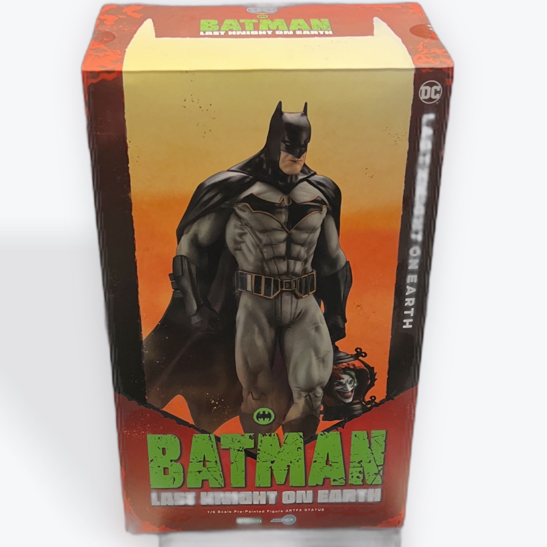 s680129065388134146_p1851_i1_w1920 Batman Last Knight on Earth Figurine - Image 1