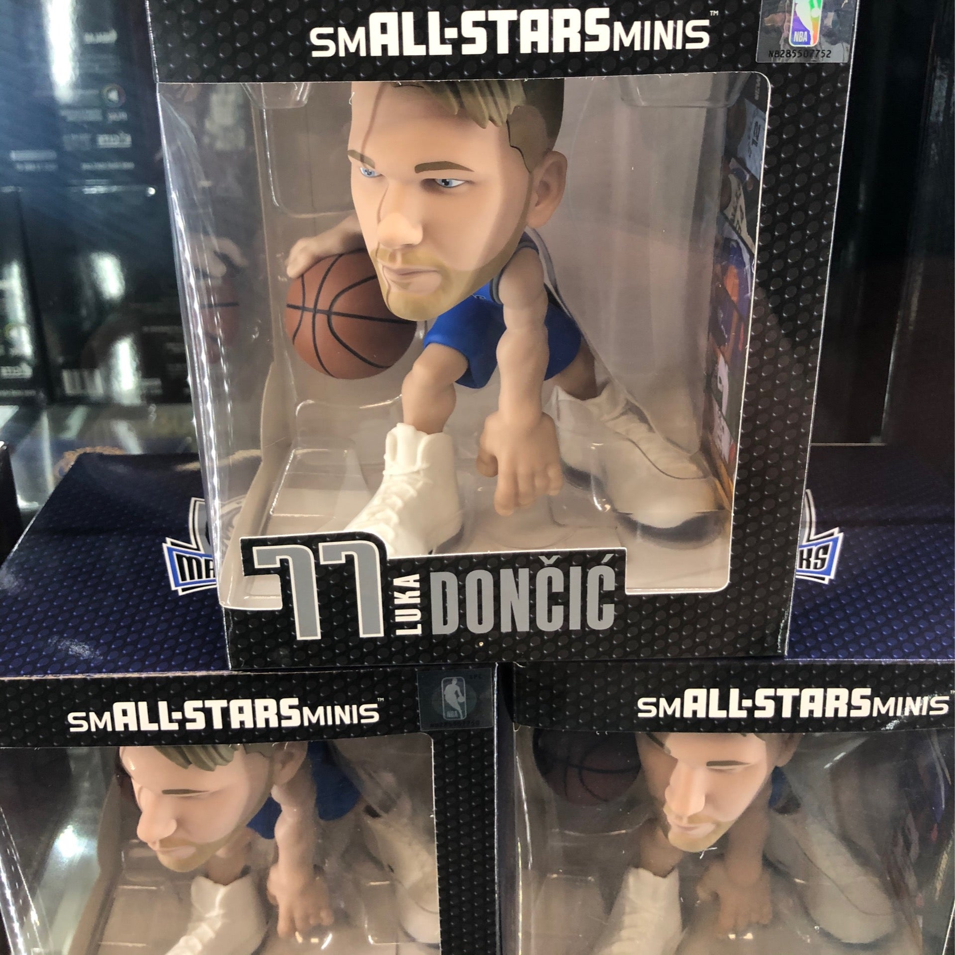 s680129065388134146_p706_i1_w1920 Luka Doncic Small Vinyl - Image 1